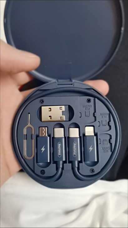 [全新包邮] 多功能数码收纳盒60W快充数...