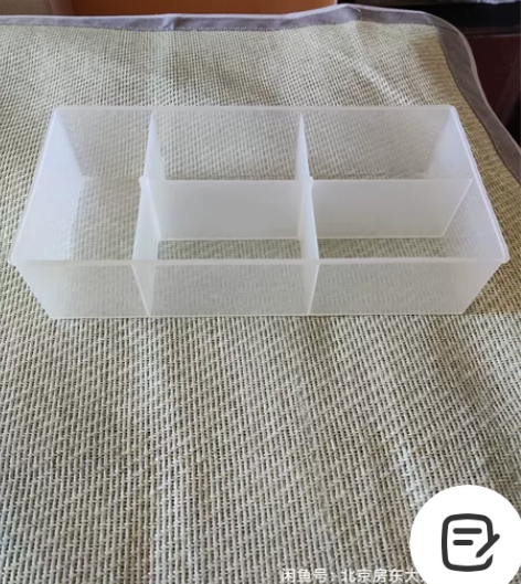 透明小置物盒子~有五个格子~八九成新~树脂...