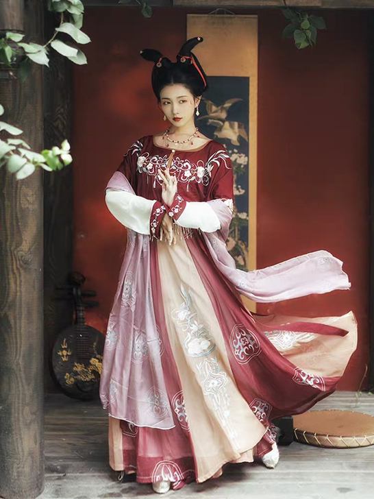 耀春花瑶归原创唐制汉服女坦领三件套半臂白菜...