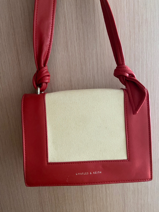 一杯奶茶钱的小ck红白拼色包包