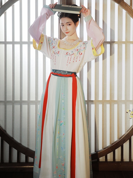 柒邑原创汉服女坦领三件套齐腰襦裙套装M码。