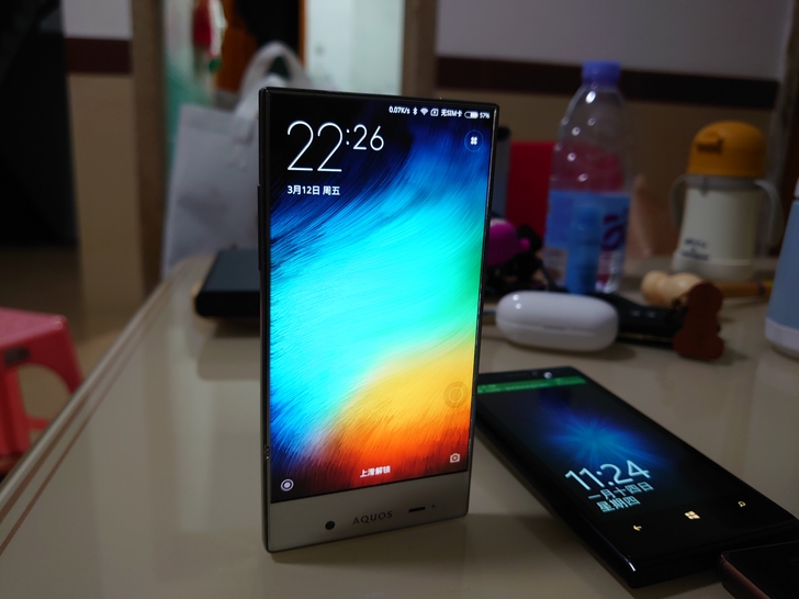 夏普305sh 无边框Aquos Crys...