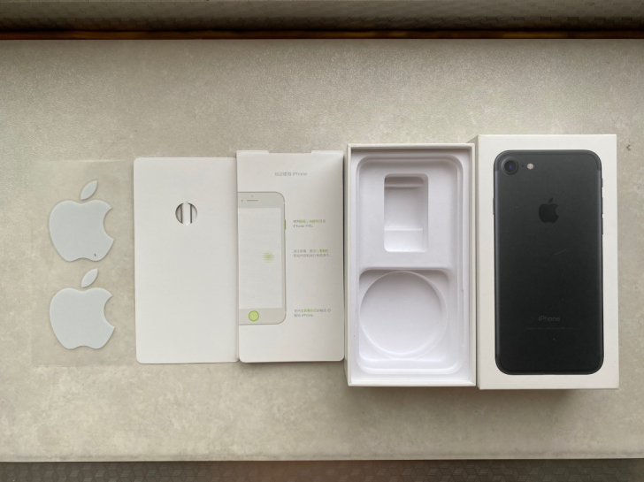 iPhone7手机盒，手机盒。说明书取卡针...
