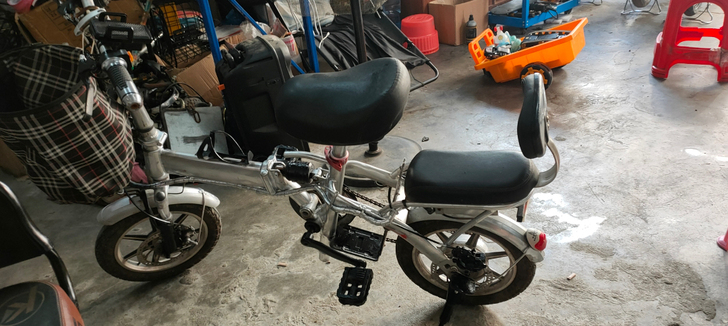 折叠电动车,续航25公里左右锂电