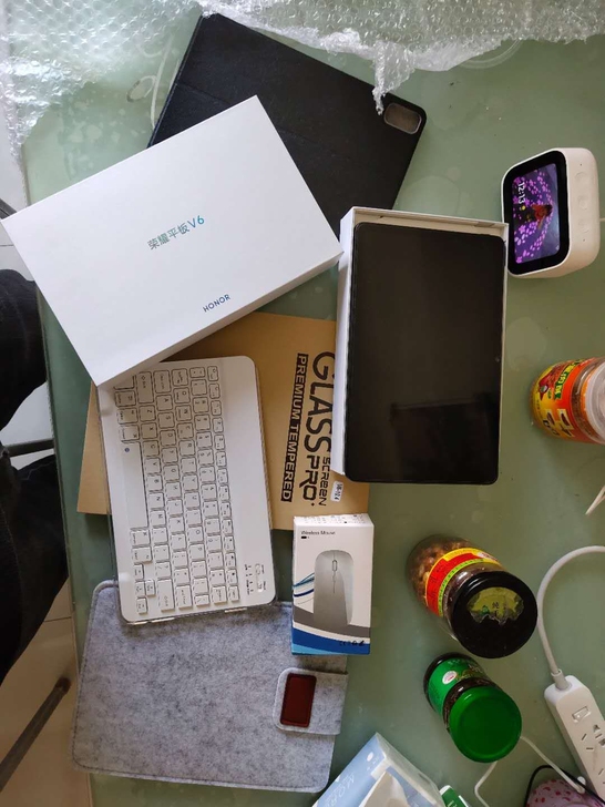 荣耀v6 平板 配件齐全，如图