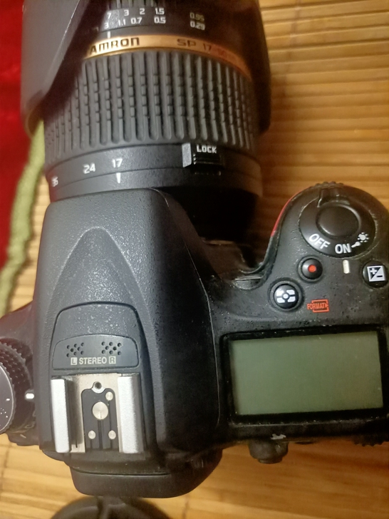 尼康D7100,去年买的,花了3500,然...