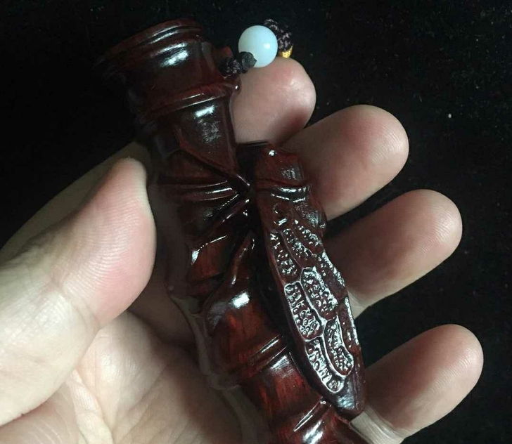 店铺倒闭放漏小叶紫檀手把件一鸣惊人木雕红木...