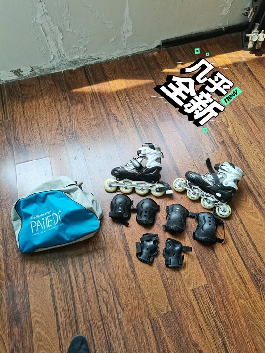 成人轱辘鞋 仅试穿过 因为当时为了陪孩子一...