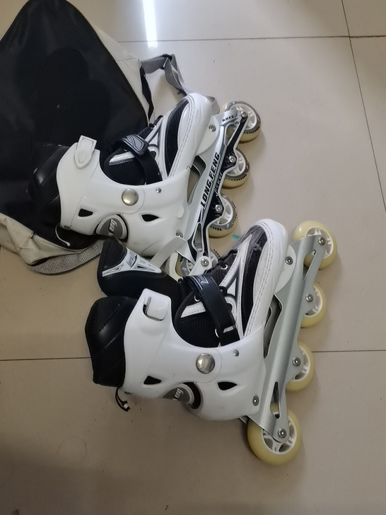 溜冰鞋，没怎么玩过，就是放了几个月，比较忙...