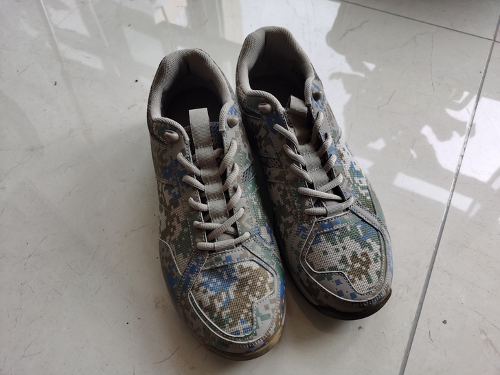 运动鞋,41的,没穿过,断舍离处理!!!不...