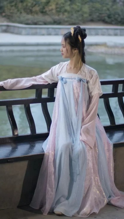 出/换芷旖旎原创齐胸汉服六米摆烫金十二破裙...