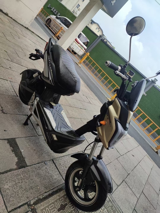 绿源品牌个性车，骑着特拉风，成色9成新，可...