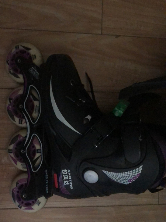 36码旱冰鞋 适合初学者，可送装鞋书包一个...