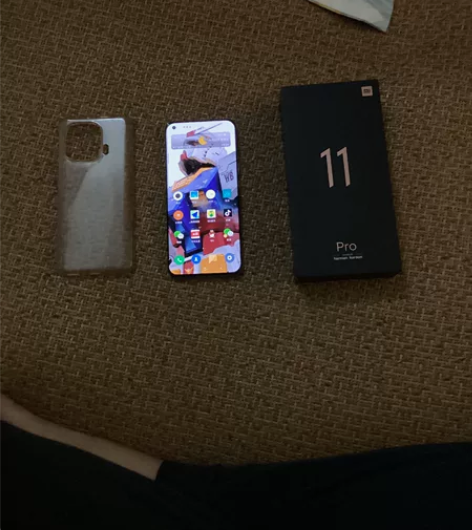出一台小米11pro，12+256G大内存...