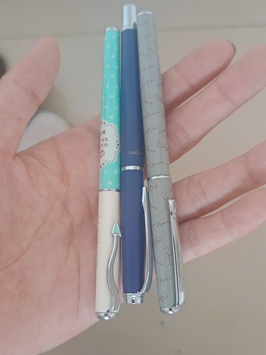 晨光钢笔，全新，现在用不上，转卖了，一根2...