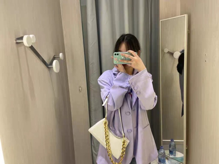 潮牌小众品牌法棍女包，99新，只背一次，五...