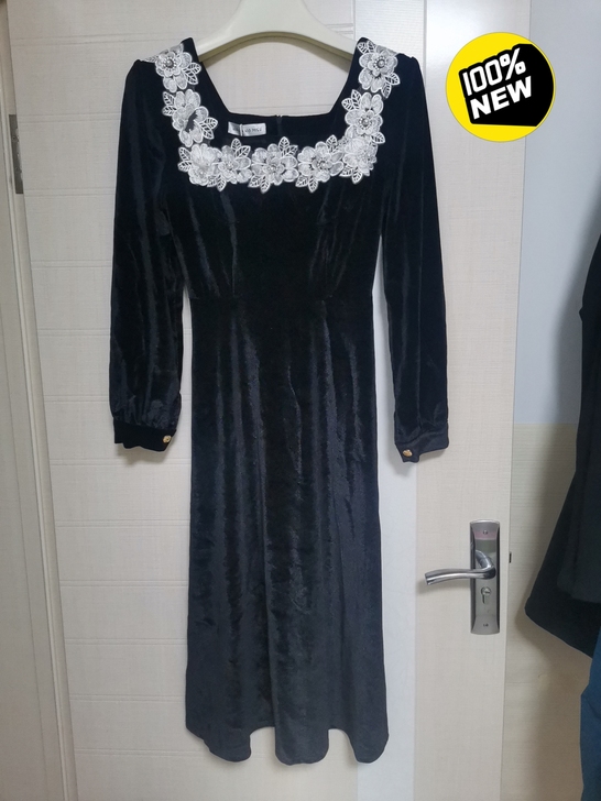 丝绒小方领连衣裙!去年实体店230购入的,...