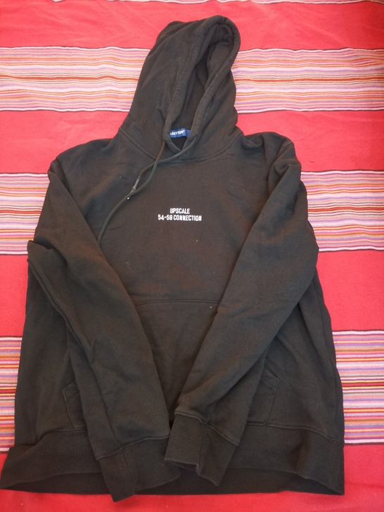 自家闲置男士长袖卫衣，购于唯品会，加加大码...