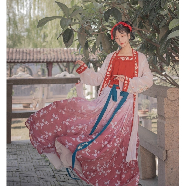 五五年{梨花}原创宋制汉服长褙子古装写真