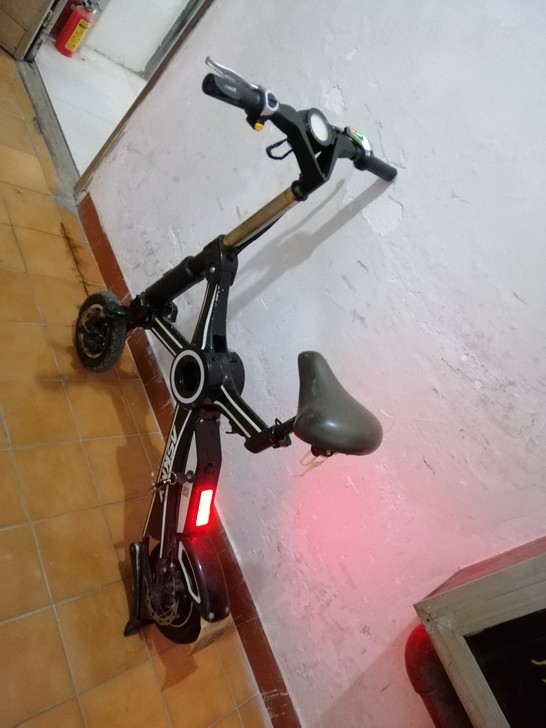 恩斯迈X1折叠电动车，一切正常配原装充电器...