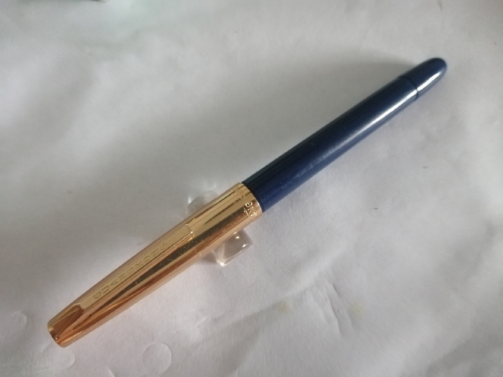 库存光荣钢笔,尾部可以罐消字灵灵,宝石蓝色...