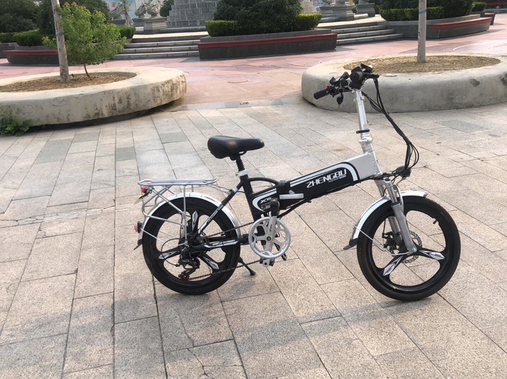 正步折叠电动车，九点九成新