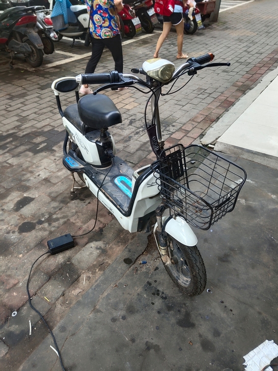 车子在赣州信丰，不要驾驶证的电单车，便宜出...