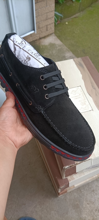 骆驼男鞋黑色的 全新的原盒包装 磨砂牛皮 ...