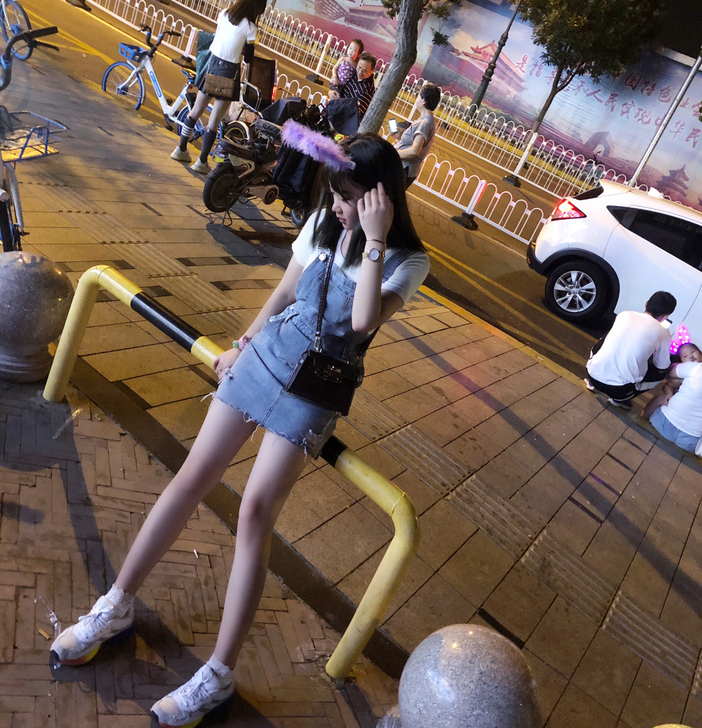 牛仔背带裙蝴蝶结破洞连衣裙收腰   我16...