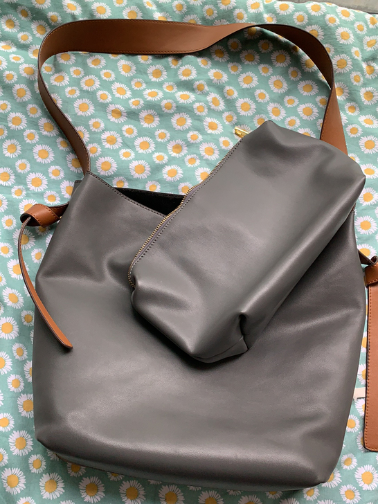 朋友那里买的，几年了，一直放着没破损位置，...