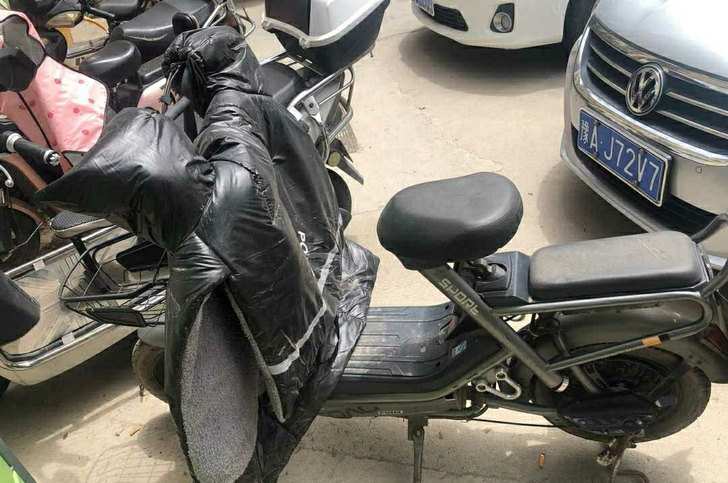 车子用了两年,年底才换的新电瓶,平常很少骑...