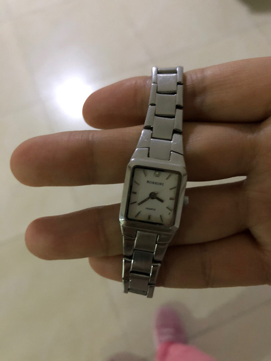 罗西尼石英手表，换了电池就能用。