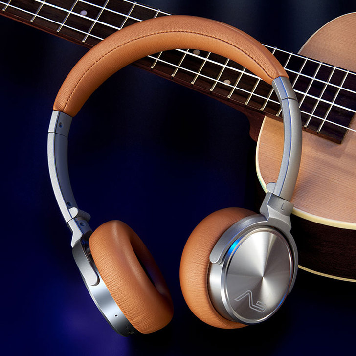 勒姆森 蓝牙耳机。以前买的耳机,现在基本用...