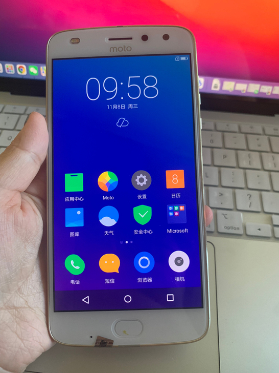 摩托罗拉moto zplay，内存4+64...