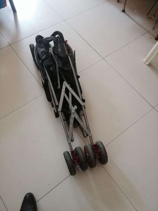 婴儿车转卖有意自提地址西安市灞桥区东小寨村...