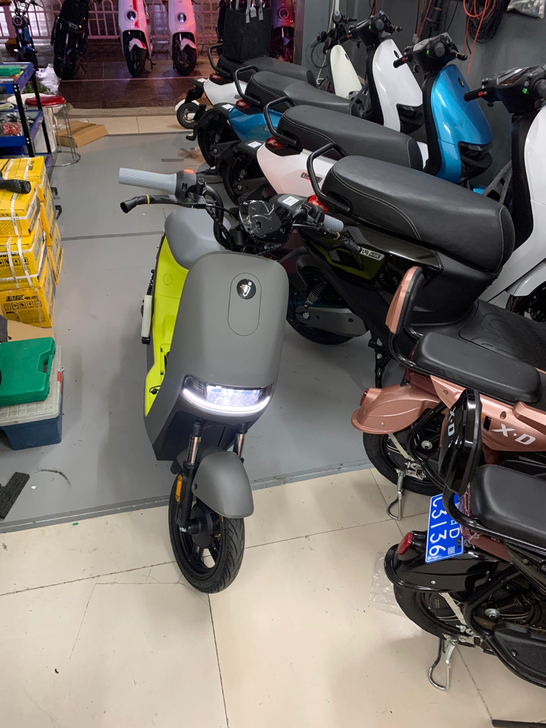 全新九号电动A30C！空车1800不带电池...