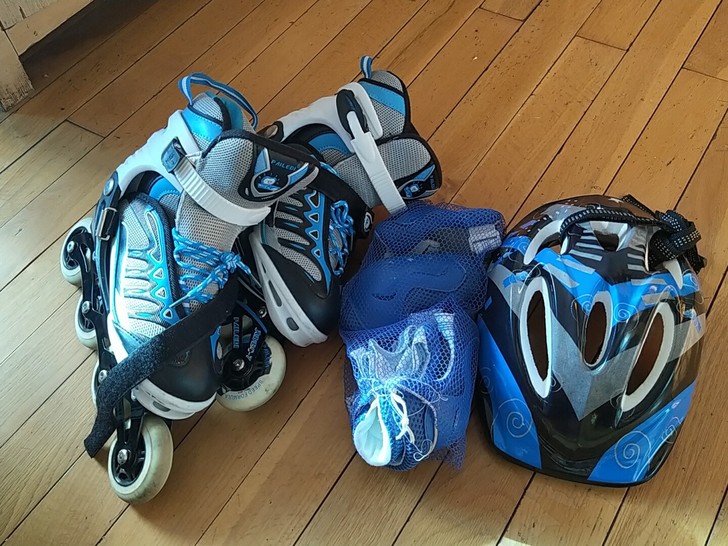 派乐迪轮滑鞋，全套带护具，鞋大约是39~4...