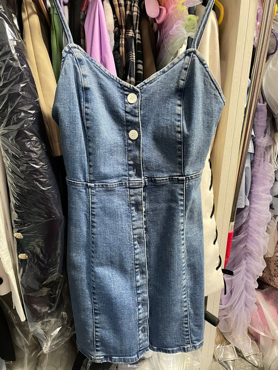 Zara 牛仔背带裙吊带裙，穿一九新，特别...