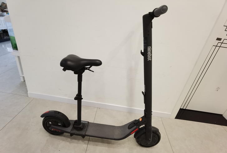 九号E22电动滑板车，今年3月底于京东商城...