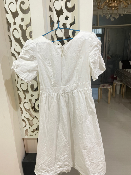 白色长裙 只试穿过一次 后边镂空露背设计 ...