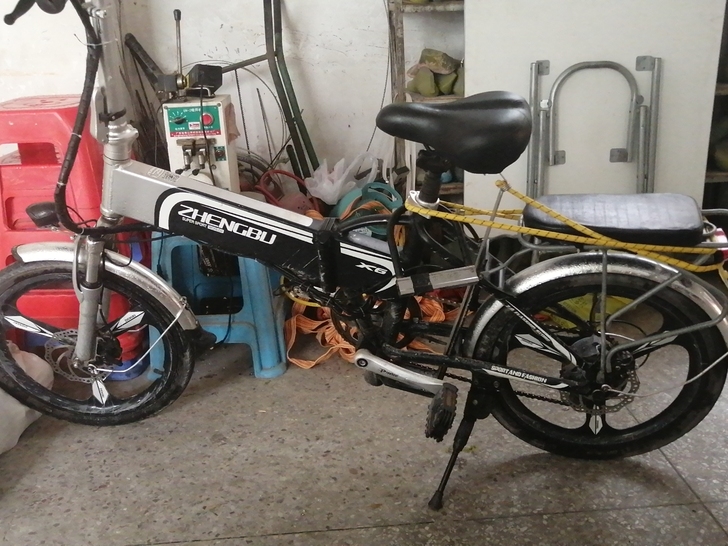 可折叠的电动自行车，铝合金车架。原价买来3...