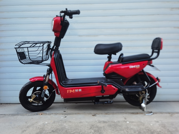 8-9成新精品二手电动车，车子新 无任何质...