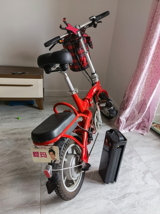 艾玛折叠电动车,旋风侠,几乎没怎么骑,看车...