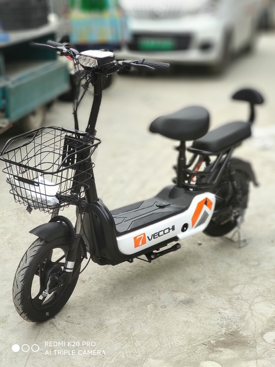 郑州二手电动车绿牌二手车简易款电瓶车雅迪爱...