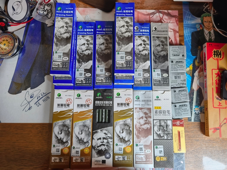 马利素描铅笔，大概有一百四十多根，之前画画...