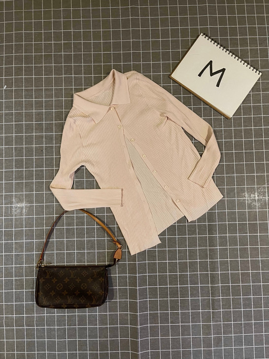 杏色针织衫20包邮