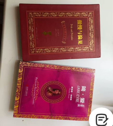 两本书都是九成新,没有任何涂画。《傲慢与偏...