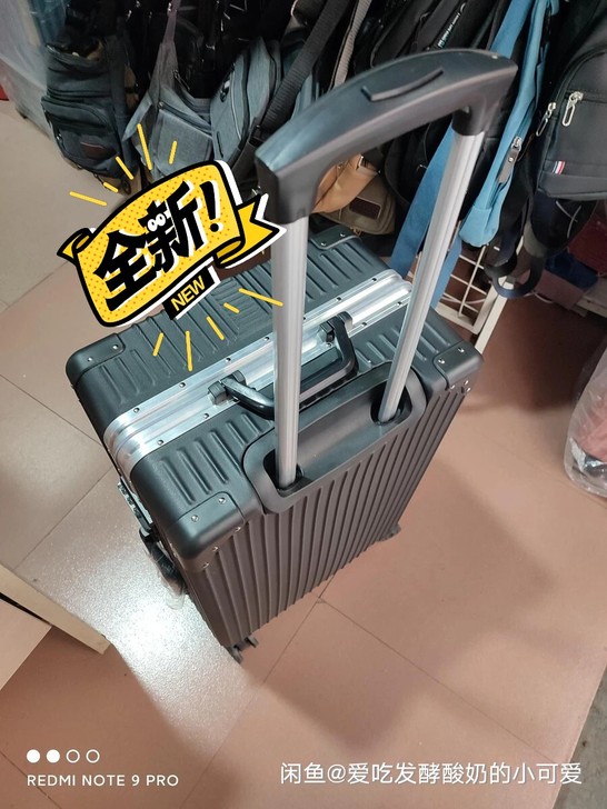 为了去玩准备的行李箱，因为工作原因取消掉了。