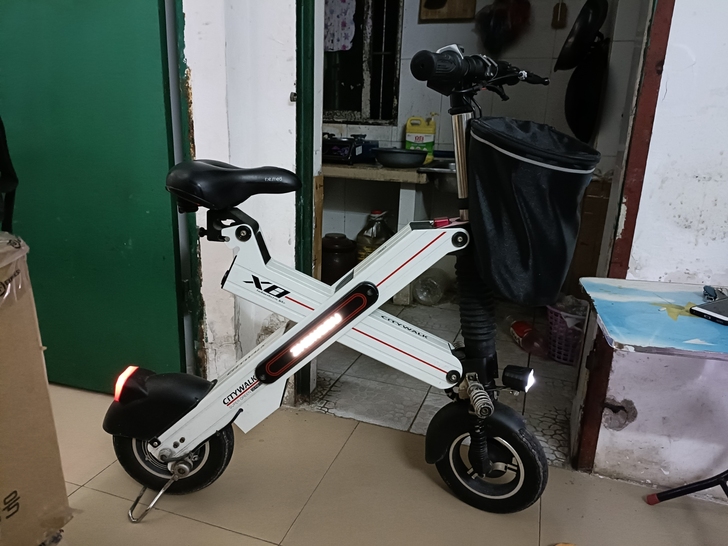 转让正步折叠电动车一辆，老婆回家了车子买来...