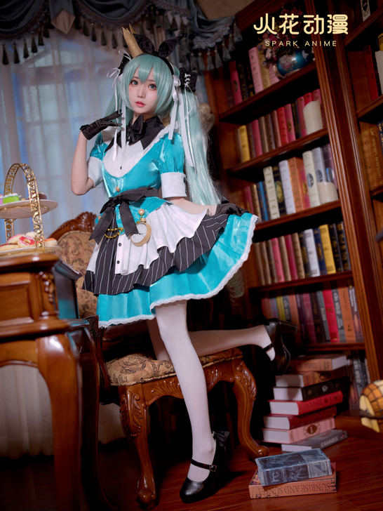 火花动漫初音未来cos服初音爱丽丝miku...